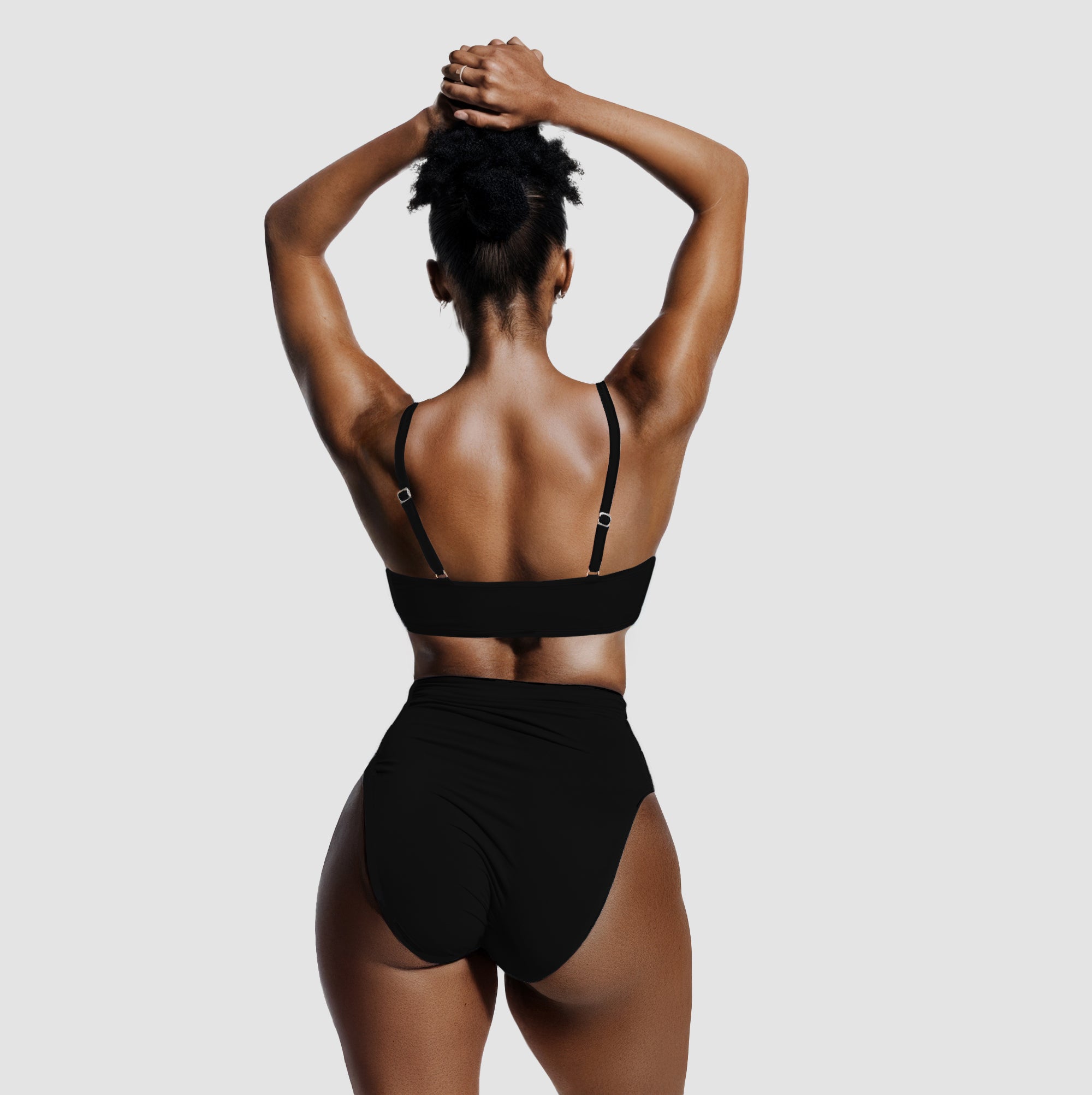 Draai bikini met het vormgeven van bikini -broek